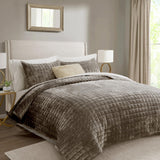SISXSO Luxury Velvet Quilt Set King Size Bedding Sets, Ultra Soft Velvet Comforter Set, Lightweight Channel Box Stitch Oversized Bedspread Coverlet for All Season, with 2 Shams, Beige