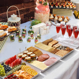 Pacote com 4 bandejas grandes brancas de 16" x 11" - Bandejas de plástico reutilizáveis ​​para biscoitos, aperitivos, charcutaria, lanches, sobremesas, exposição de alimentos para festas - Bandeja de bancada de cozinha empilhável, sem BPA 