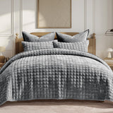 SISXSO Luxury Velvet Quilt Set King Size Bedding Sets, Ultra Soft Velvet Comforter Set, Lightweight Channel Box Stitch Oversized Bedspread Coverlet for All Season, with 2 Shams, Beige