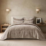 SISXSO Luxury Velvet Quilt Set King Size Bedding Sets, Ultra Soft Velvet Comforter Set, Lightweight Channel Box Stitch Oversized Bedspread Coverlet for All Season, with 2 Shams, Beige