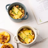 Tigelas de sopa de 24 onças com alças e tampas grandes, conjunto de 2 tigelas de cerâmica para sopa, cereal, ensopado, macarrão, tigelas de cerâmica coloridas para cozinha, adequadas para micro-ondas e lava-louças, cinza e bege 